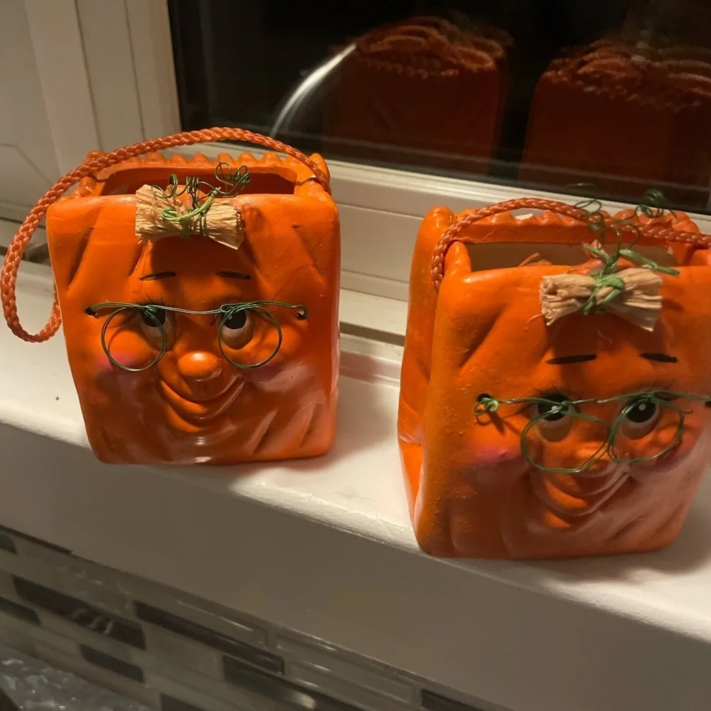 Adorable Novelty Pumpkin Face Decor!! - Picture 3 of 6